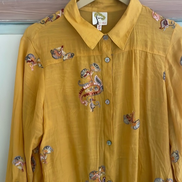 fig and flower | Yellow Boho Floral Embroidered Button Roll Tab Shirt. Size XL - Picture 3 of 7